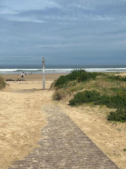 Playa De Berria -Apartamento Con Piscina Y Vistas Al Mar Santoña Exterior foto